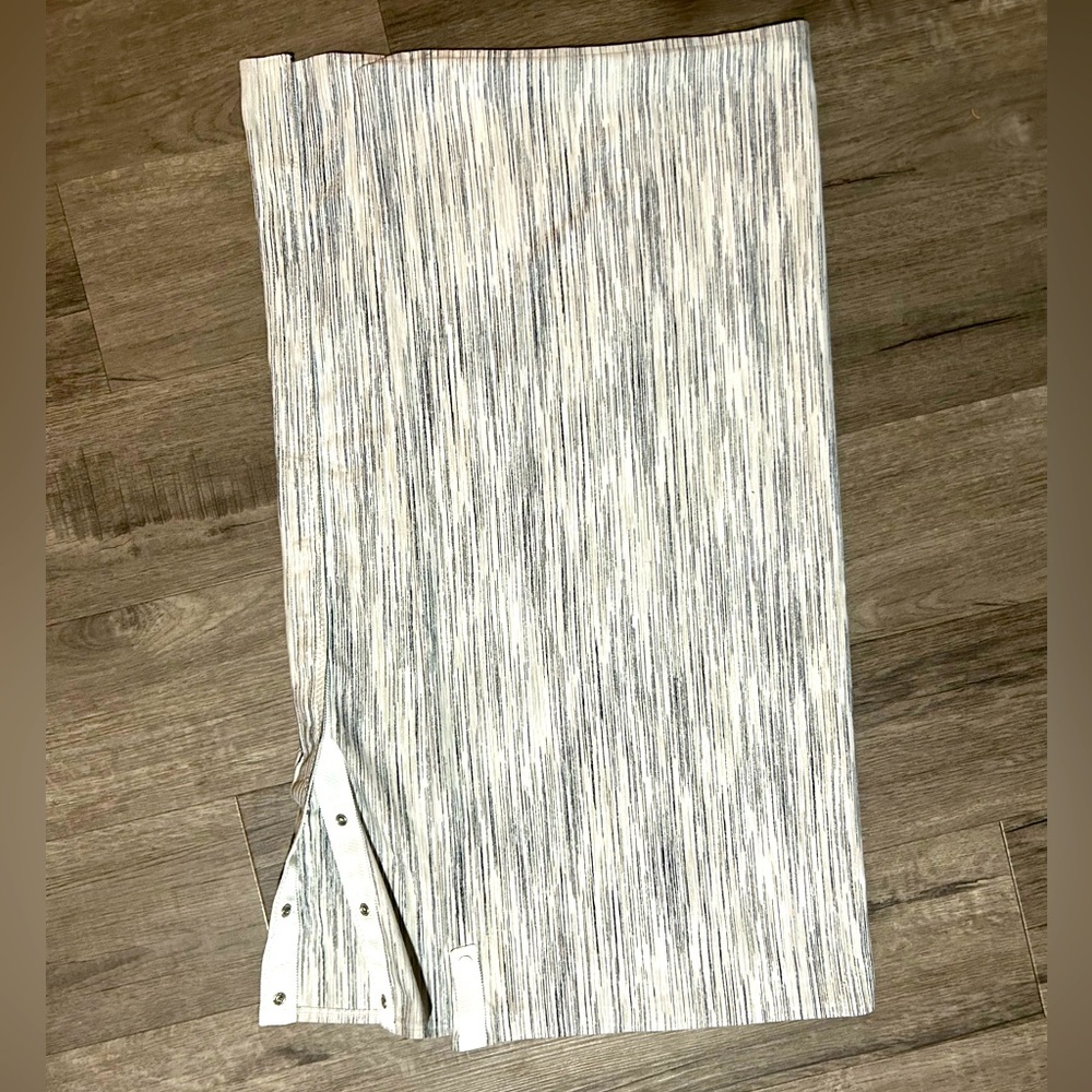 lululemon athletica Gray and White Scarf